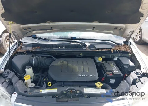 2012 Chrysler Town & Country Touring z USA, uszkodzony, nr VIN 2C4RC1BG0CR306088